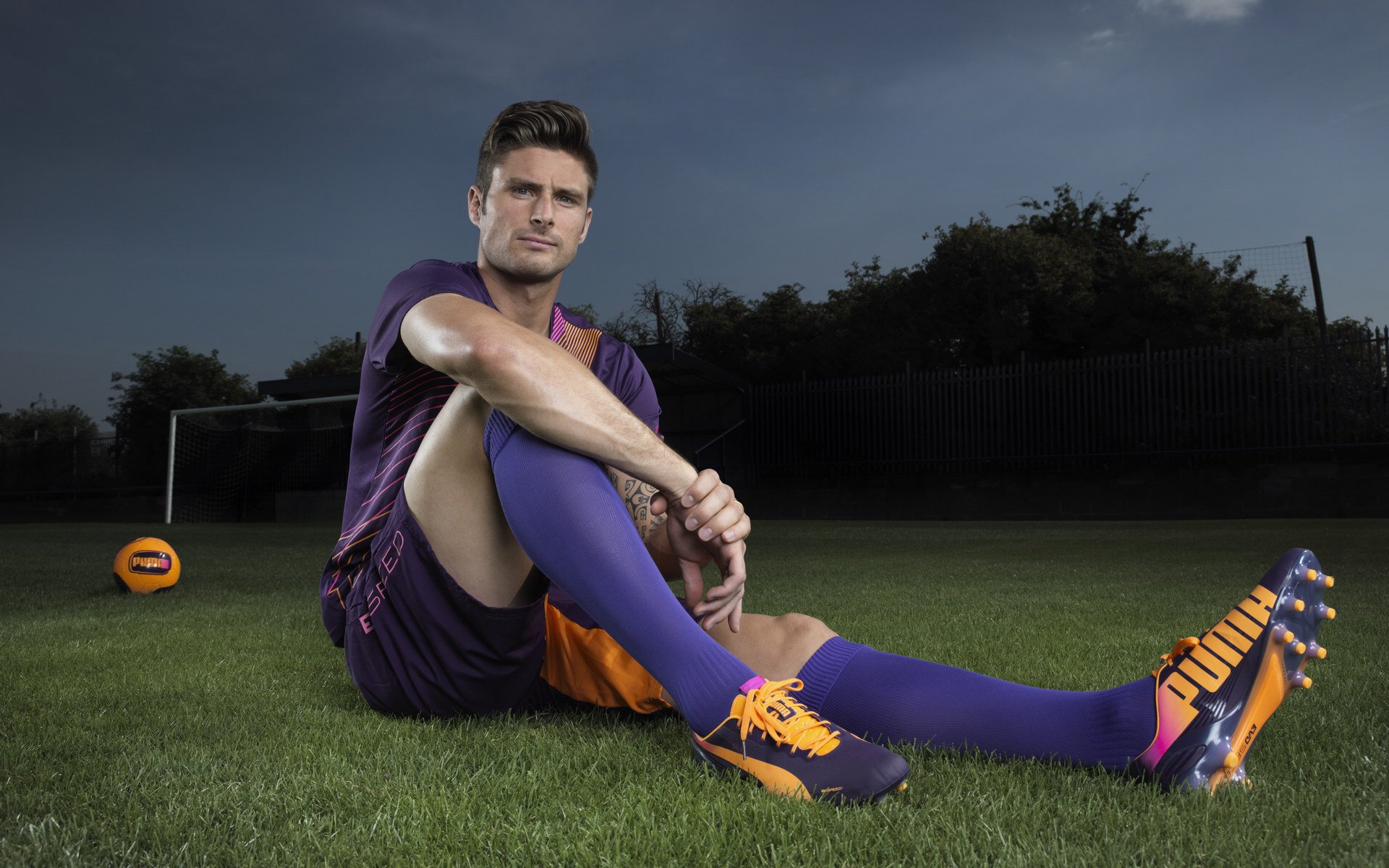 九游在线玩-“华金·托比利亚的敏捷防守与精准传球，为美洲狮队带来重要胜利”